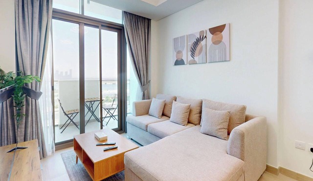 Cozy 1BR with Canal View in Dubai