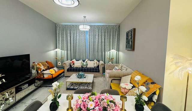 Cozy 2-bedroom apartment in beautiful Dubai with WiFi, AC in دبي