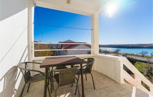 Cozy Apartment In Dinjiska With House Sea View