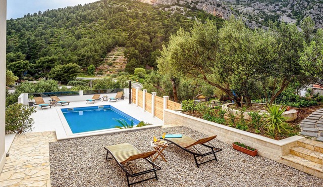Cozy apartment in Klek with outdoor swimming pool