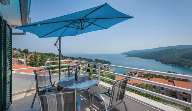 Cozy apartment in Rabac with house sea view in Rabac