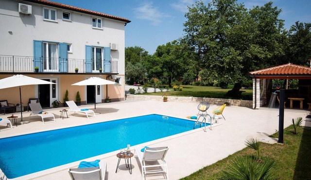 Cozy apartment in Umag with private swimming pool, can be inside or outside