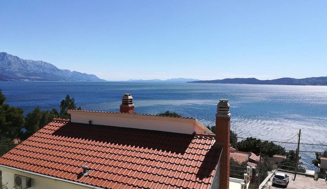 Cozy Holiday House, Sea View & Private Jacuzzi - Omiš Riviera, Maruš ici in Marušići