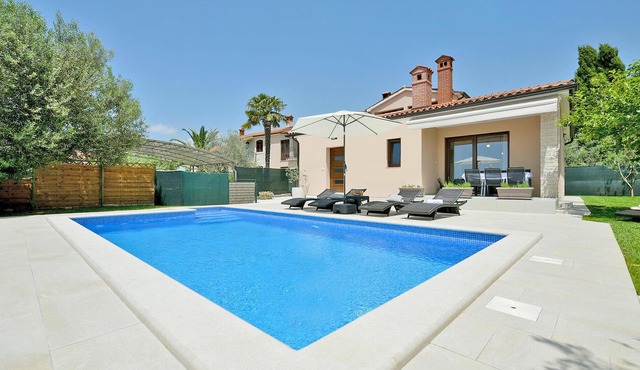 Cozy home in Galizana in Galizana