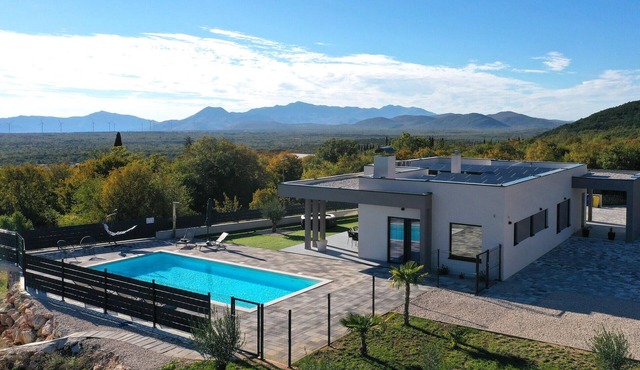 Cozy home in Lovrec with private swimming pool, can be inside or outside in Lovrec
