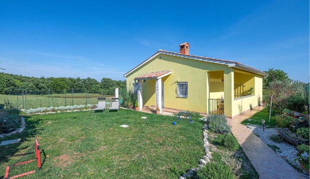Cozy Home In Marcana With Wifi
