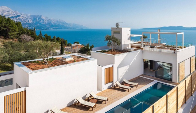 Cozy home in Omis with sauna in Omis
