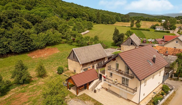 Cozy home in Prozor with WiFi