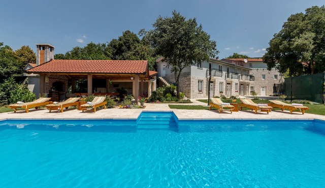 Cozy home in Vinjani Donji