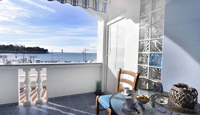 Cozy nest with stunning sea views from the terrace