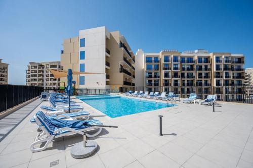 Cozy Studio, Rooftop Pool & Gym, Dedicated Workspace in Ras al Khaimah