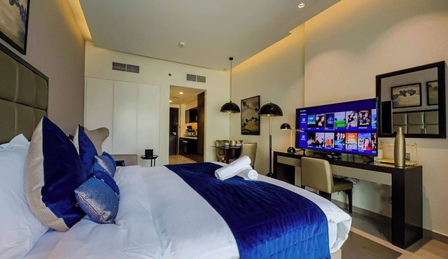 Cozy Studio with City & Pool Views in Business Bay -1118 in Dubai