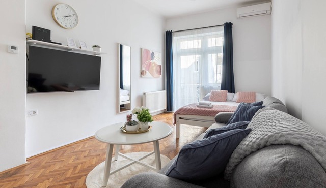 Cute&Cosy - Superb Location!