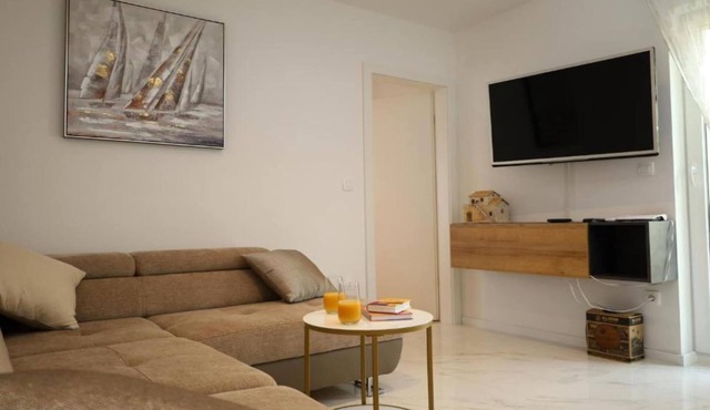 Dalmata D - Two Bedroom Apartment with Terrace