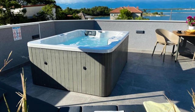 Dalmatia Nin Apartment with Private Jacuzzi