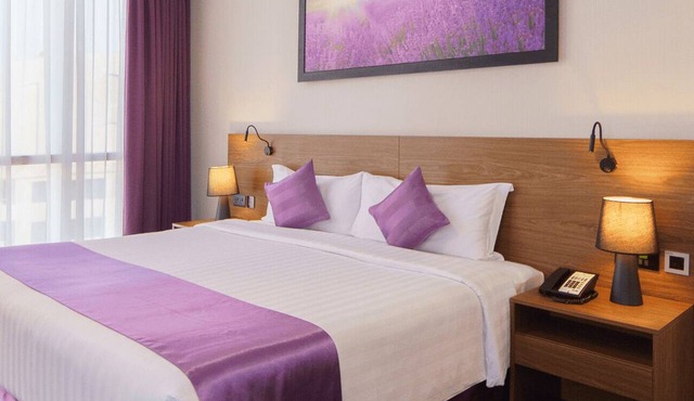 Deluxe | Park Regis BB | Pool + Spa, Business Bay Comfort, 4-Star in Dubai