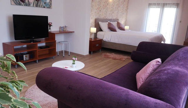 DELUXE Studio with POOL, near beach, ideally located between SPLIT & TROGIR!