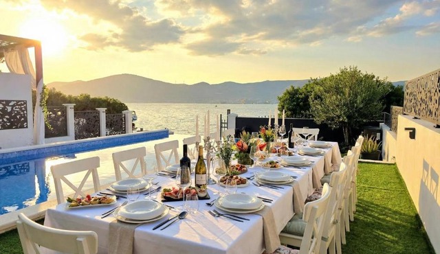 Deluxe Villa Palace Nera SEAFRONT 2 POOLS & SPA in Trogir
