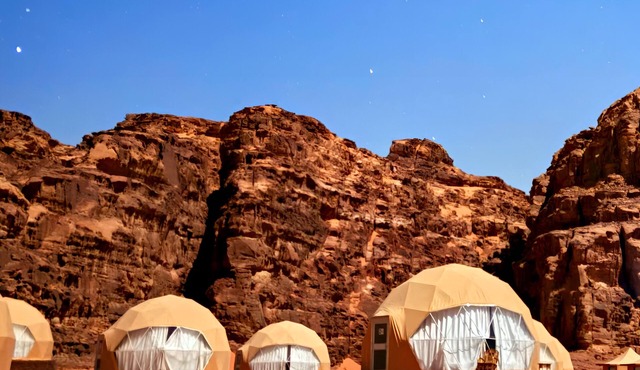 Desert Oasis in Wadi Rum Village - Cozy Lodge Room in Aqaba