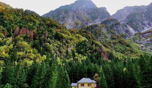 Dom dr Klementa Juga v Lepeni in Soča