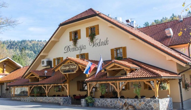 Domačija Vodnik & Apartments in Praprotna Polica