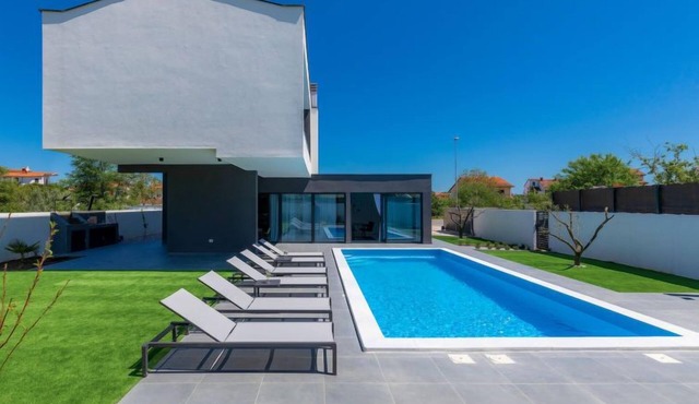 Dots n' Stripes by Interhome