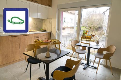 Double Room with Breakfast Free Parking and EV ready in Postojna