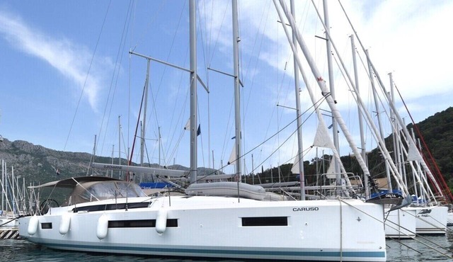 Dubrovnik Delight: A Sun-Kissed Sailing Experience in Komolac