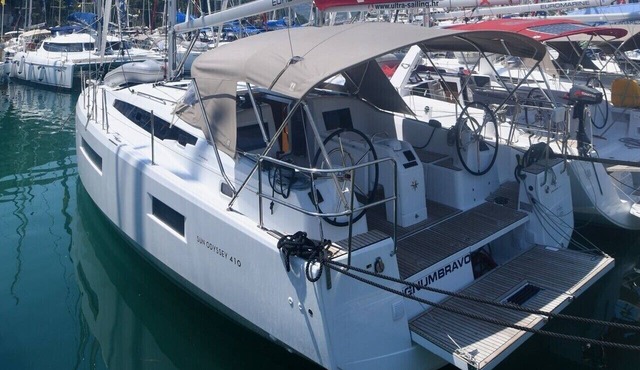 Dubrovnik Delight: A Sun-Kissed Sailing Experience in Komolac