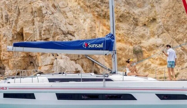 Dubrovnik Delight: A Sun-Kissed Sailing Experience in Komolac