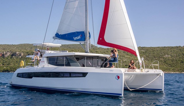 Dubrovnik Delight: A Sun-Kissed Sailing Experience in Komolac