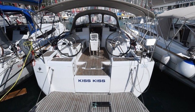 Dubrovnik Delight: A Sun-Kissed Sailing Experience in Komolac