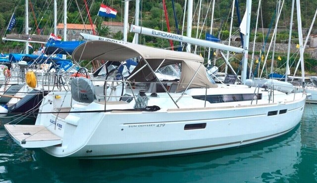 Dubrovnik Delight: A Sun-Kissed Sailing Experience