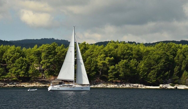 Dubrovnik Delight: Sun-soaked Sailing Adventure