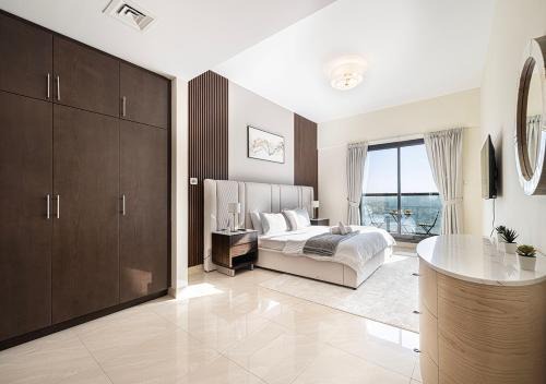Elegant 1-Bed Waterfront Living in Dubai