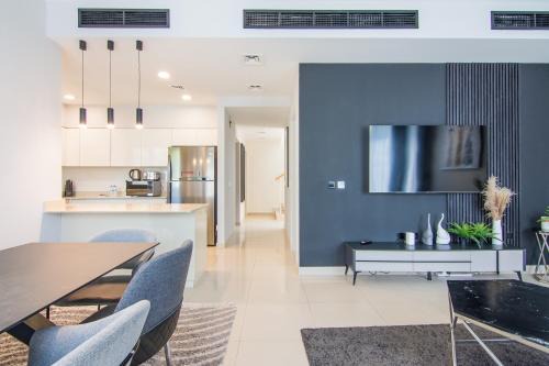 Elegant 4 bedrooms plus maid Villa in the Heart of Dubai Hills in Dubai