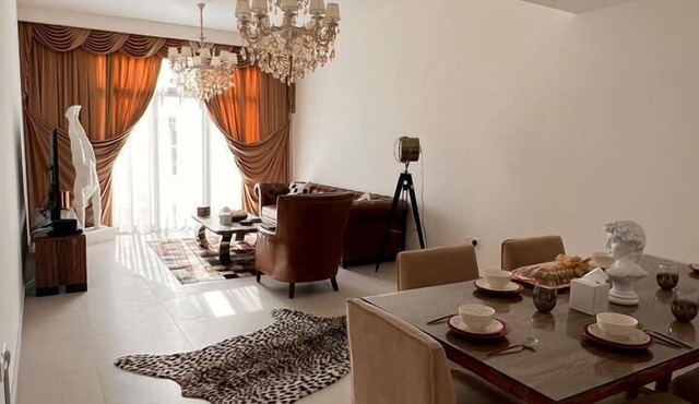 Elegant Villa with Direct Pool/Lagoon Access in Dubai