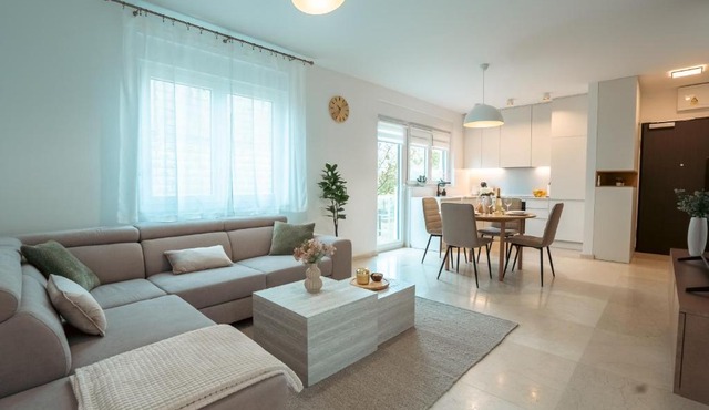 Elenes Apartment - Free Parking & Self Check-In in Ivanja Reka