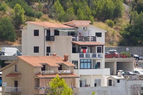 Ella Apartments in Omiš