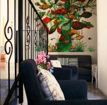 Estate under the Paintbrush, Artistic Garden Apartments on Vis in Vis