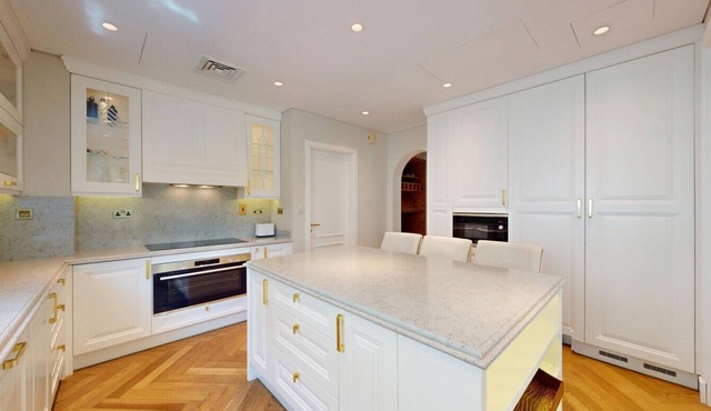Family 4 Bed Villa l Private Pool & Big Garden in Sports City
