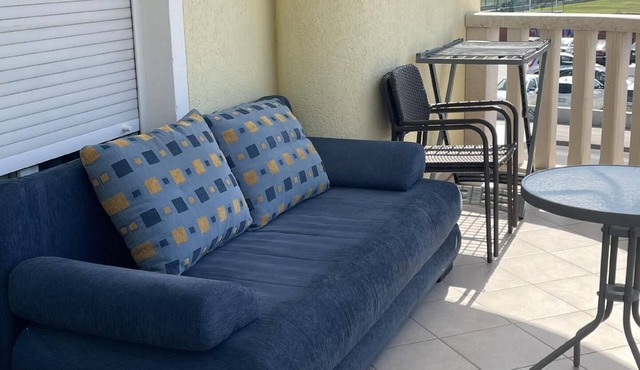Family-friendly Apartment with a garden in Stobrec