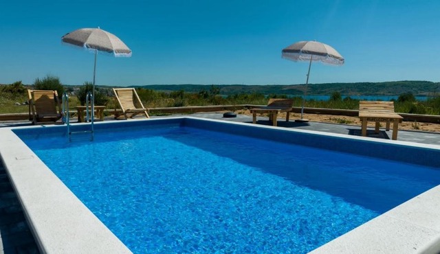 Family-friendly apartments with swimming pool Rtina - Stosici, Zadar - 21450 in Rtina