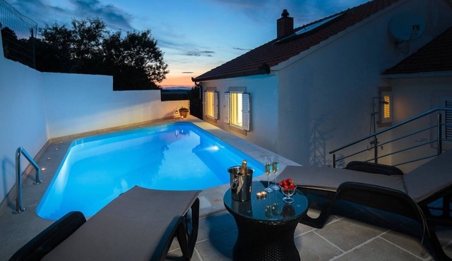 Family friendly house with a swimming pool Nerežišća, Brač (K-20132)