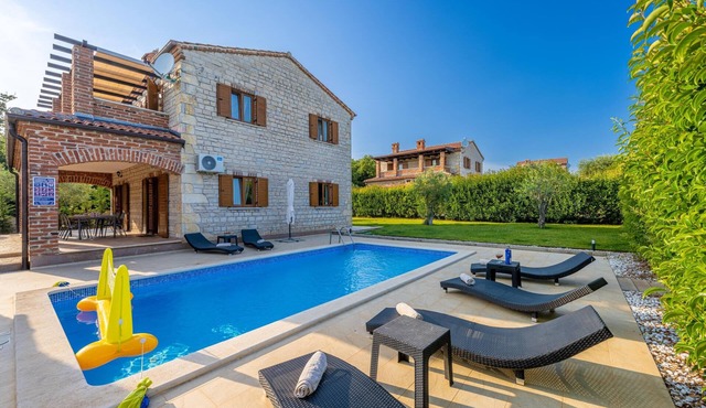Family Villa Berenice with Pool, Grill, Sports and Tennis court
