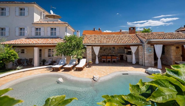 Family villa Elizabeta with pool in Umag