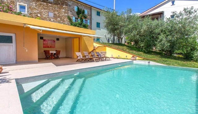 Fantastic stone villa in the Dragonja Valley - perfect family vacation with pool & dog in KRKAVCE