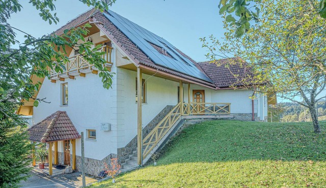 Farm Stay Oblak Studio Lana + Shared Sauna, Ortnek, Slovenia in Ortnek