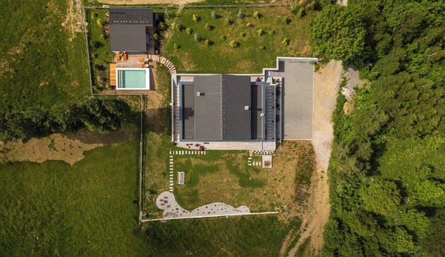 Forest villa with heated pool, jacuzzi, sauna and space for fun