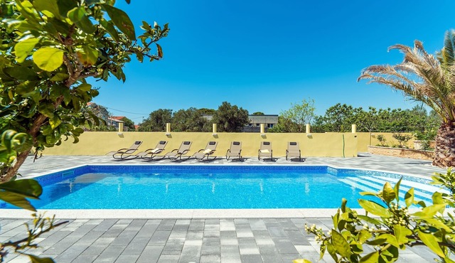 Four-bedroom apartment with a swimming pool Bibinje, Zadar (A-6121-a) in Bibinje